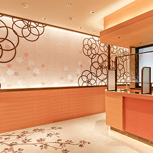 茨木／処方箋薬局のバックライトの壁